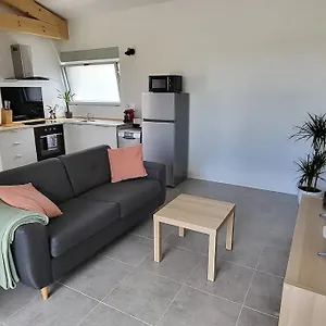 Hébergement de vacances Chez Sandra Et Fabien Dans Petite Maison Coeur Village, Maubec (Vaucluse)